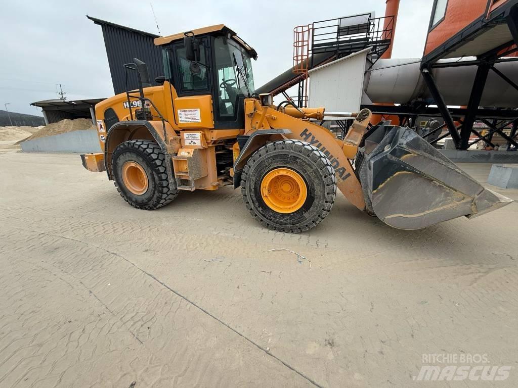 Hyundai HL 960 Wheel Loaders