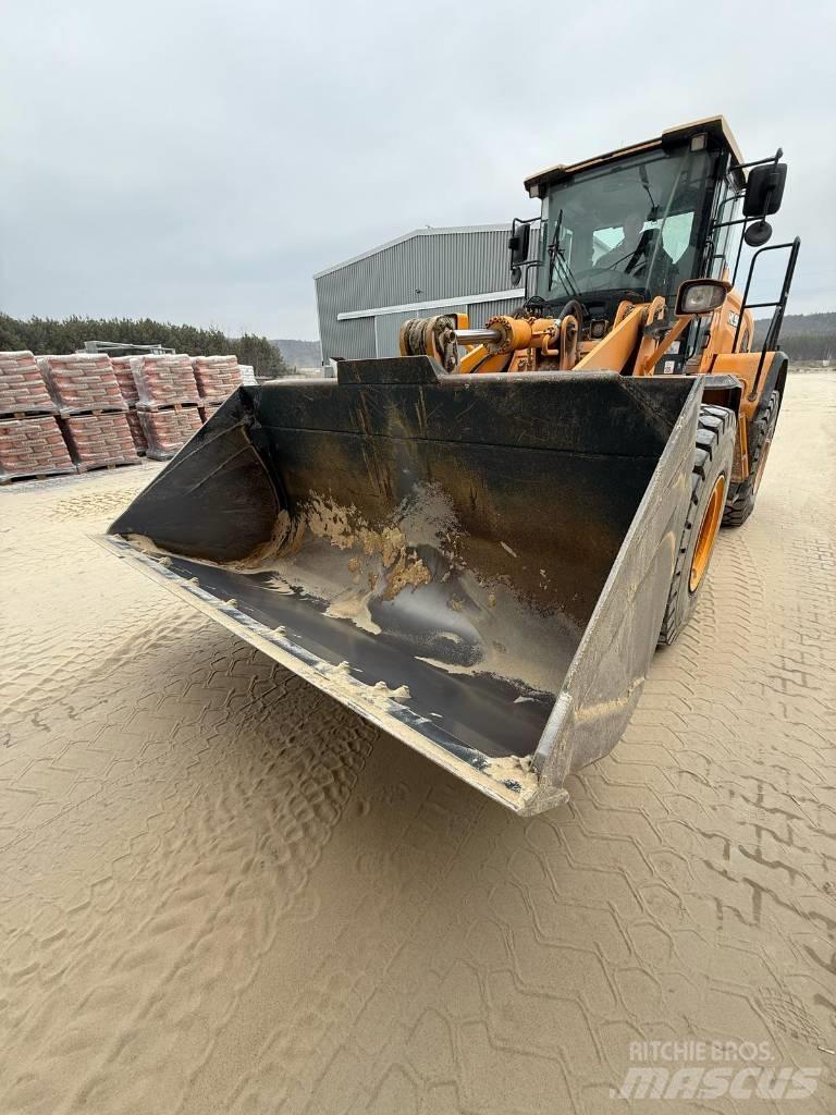 Hyundai HL 960 Wheel Loaders