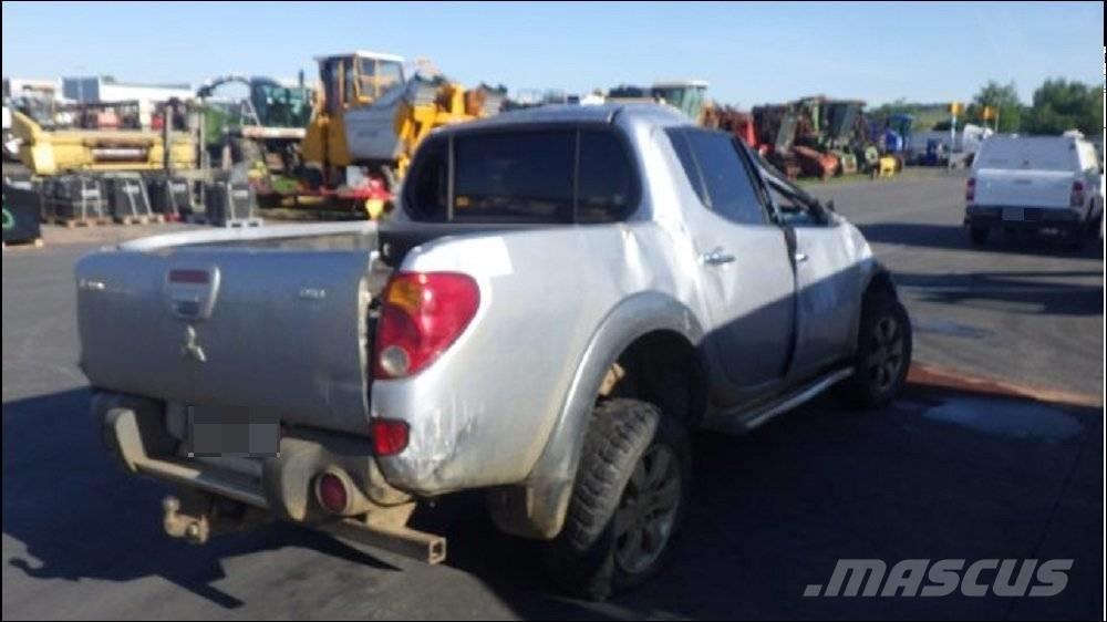 Mitsubishi L 200 3 Pickup Trucks