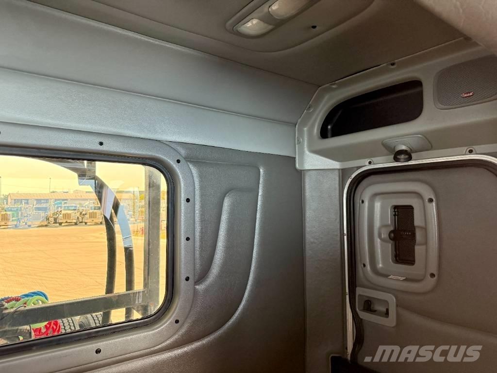 Peterbilt 389 Conventional Trucks / Tractor Trucks