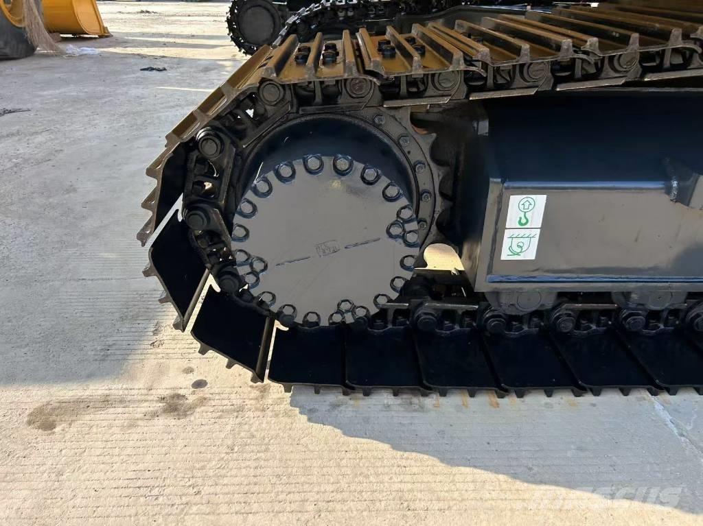 Komatsu 220 Crawler Excavators