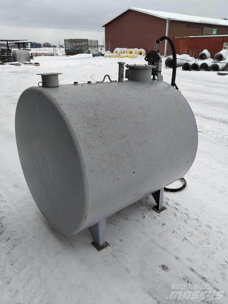  Farmarisäiliö 1300 L Farm Equipment - Others
