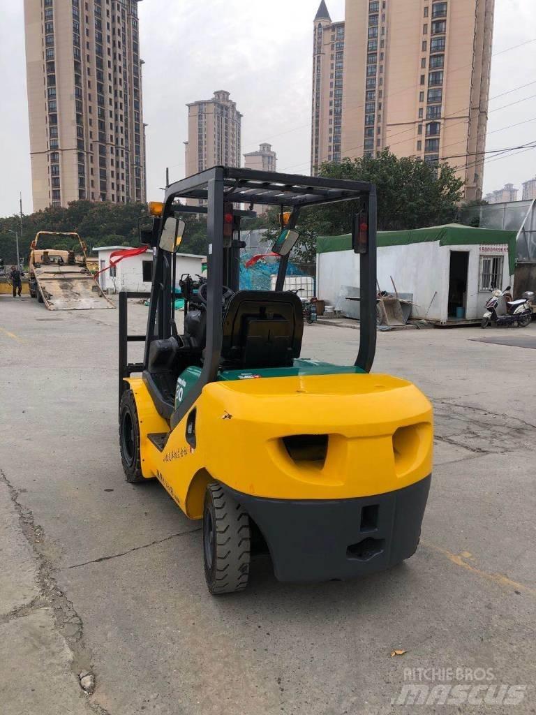 Komatsu FD30 Diesel Forklifts