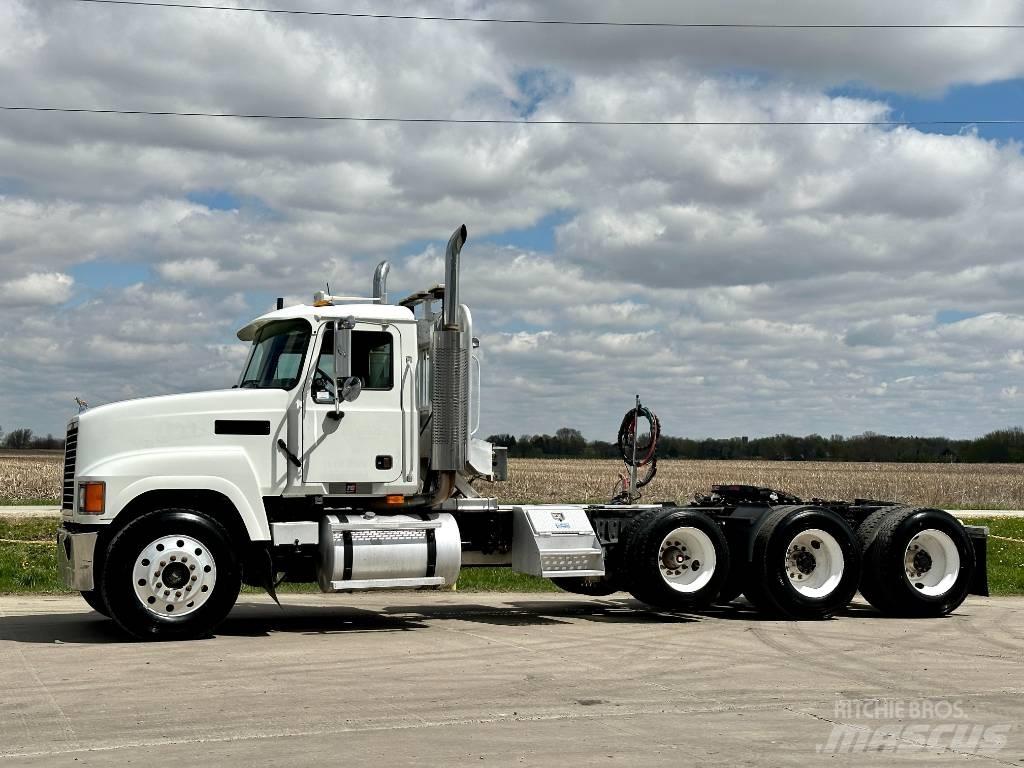 Mack CH 613 Conventional Trucks / Tractor Trucks