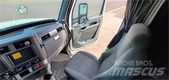 Kenworth T680 Conventional Trucks / Tractor Trucks