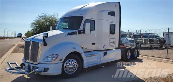Kenworth T680 Conventional Trucks / Tractor Trucks