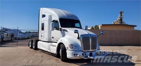 Kenworth T680 Conventional Trucks / Tractor Trucks
