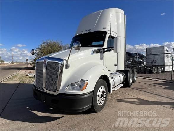 Kenworth T680 Conventional Trucks / Tractor Trucks