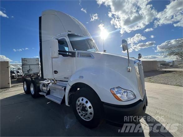 Kenworth T680 Conventional Trucks / Tractor Trucks
