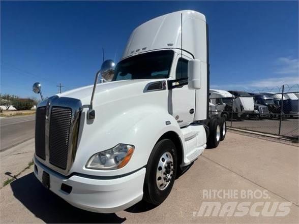 Kenworth T680 Conventional Trucks / Tractor Trucks