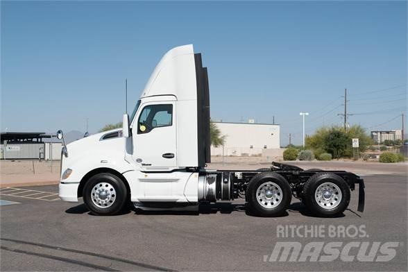 Kenworth T680 Conventional Trucks / Tractor Trucks