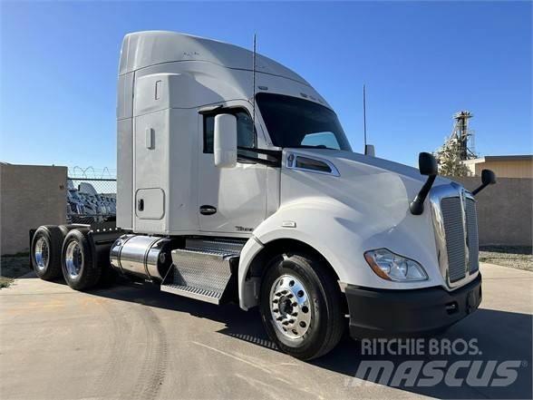 Kenworth T680 Conventional Trucks / Tractor Trucks