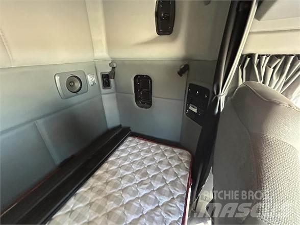 Kenworth T680 Conventional Trucks / Tractor Trucks