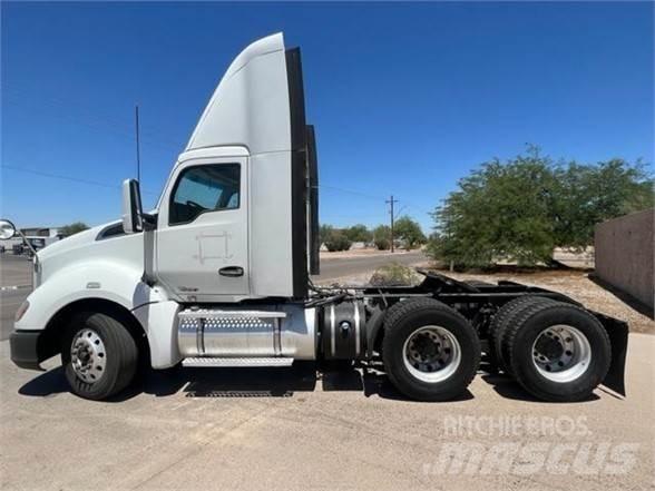 Kenworth T680 Conventional Trucks / Tractor Trucks