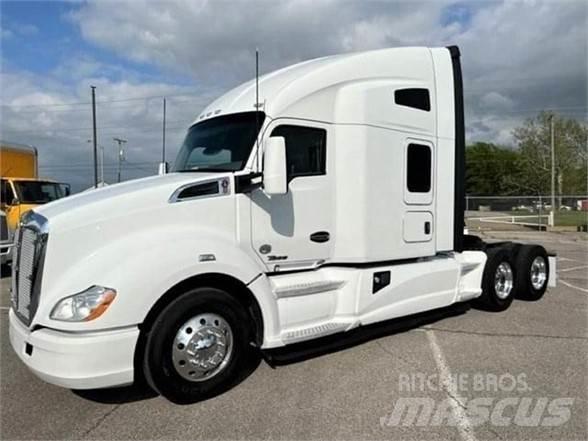 Kenworth T680 Conventional Trucks / Tractor Trucks