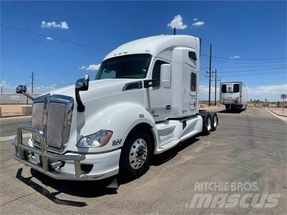 Kenworth T680 Conventional Trucks / Tractor Trucks