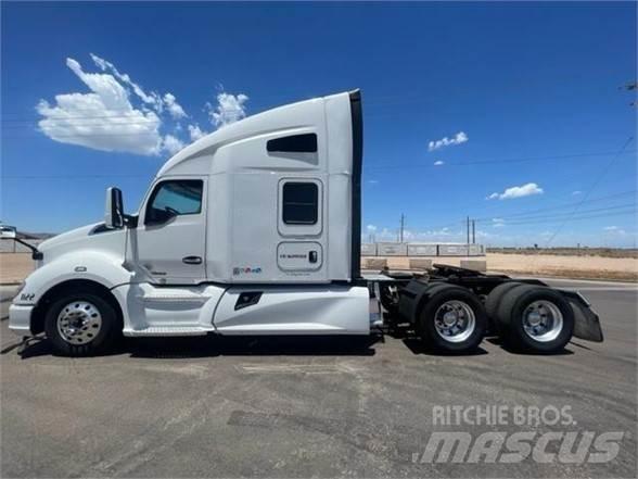 Kenworth T680 Conventional Trucks / Tractor Trucks