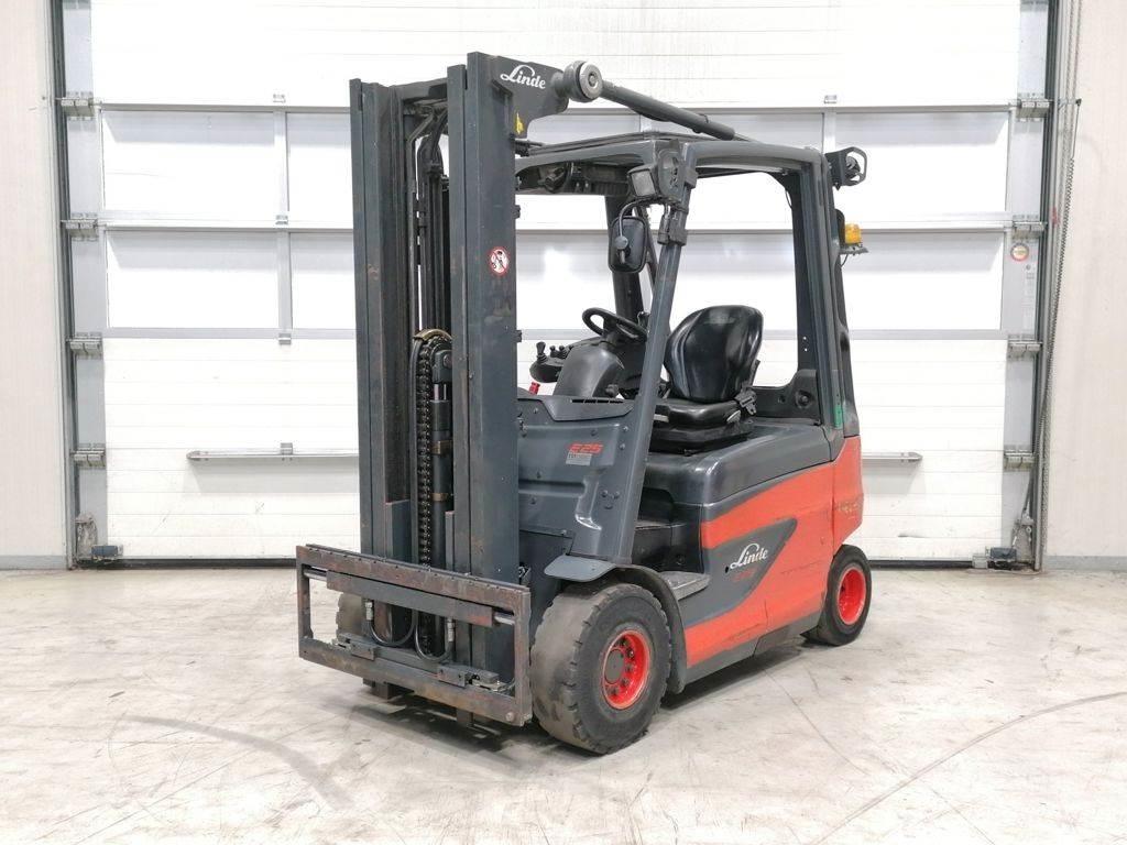 Linde E25-01 Electric Forklifts