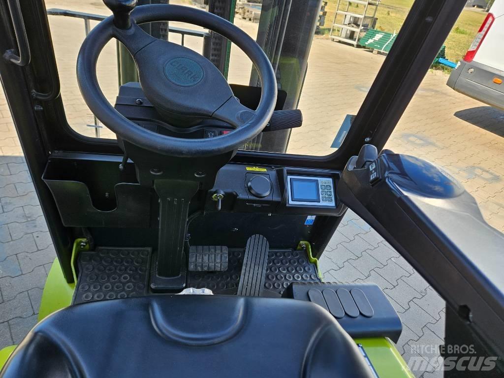 Clark GTX 18 Electric Forklifts