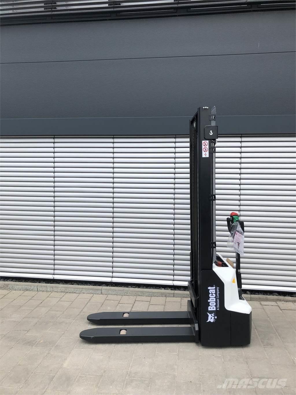LSM  Pedestrian stacker