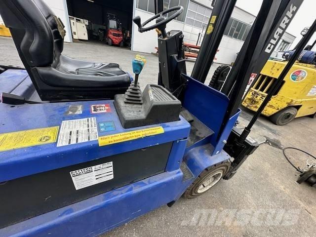 Clark EM 2,5 Electric Forklifts