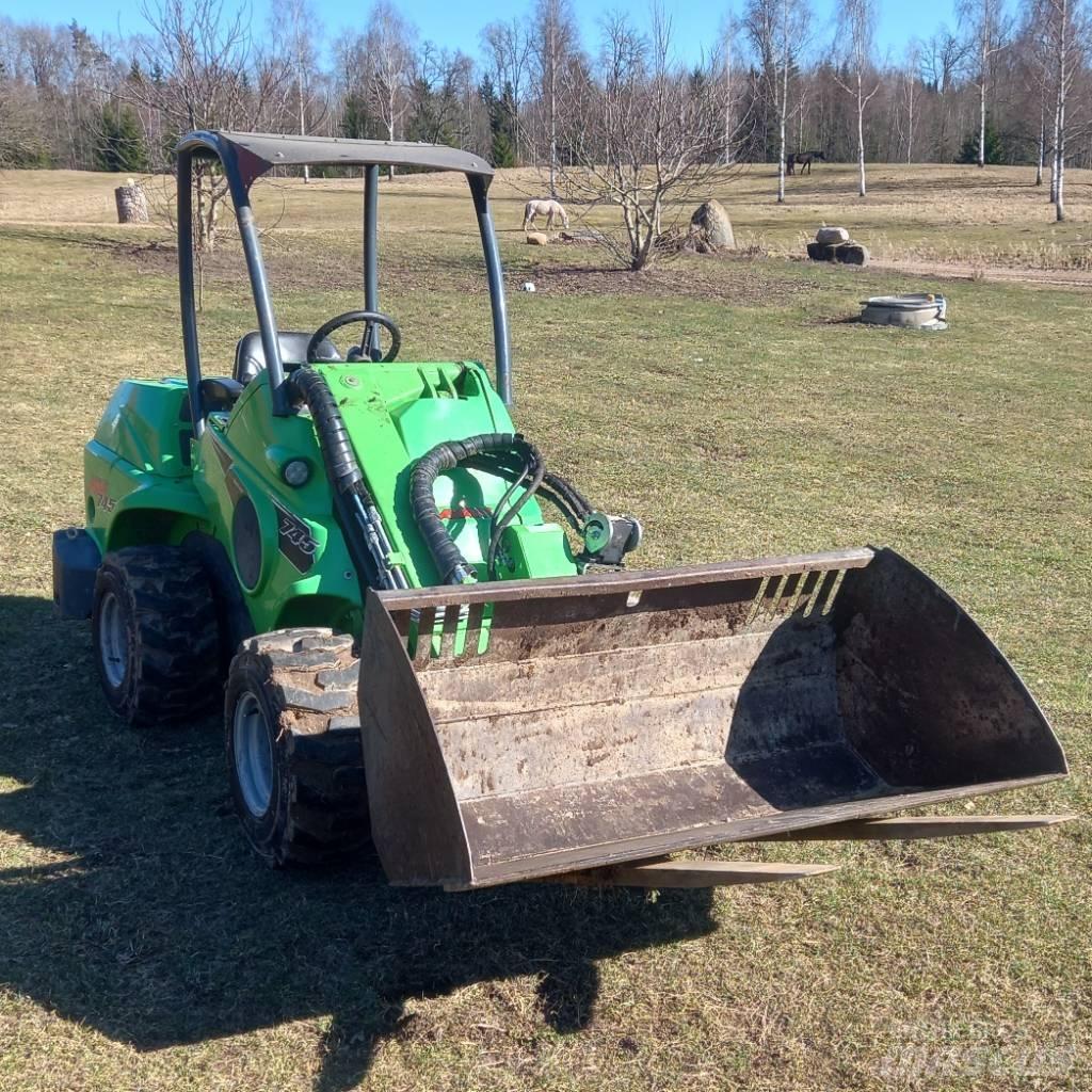Avant 745 Mini Loader