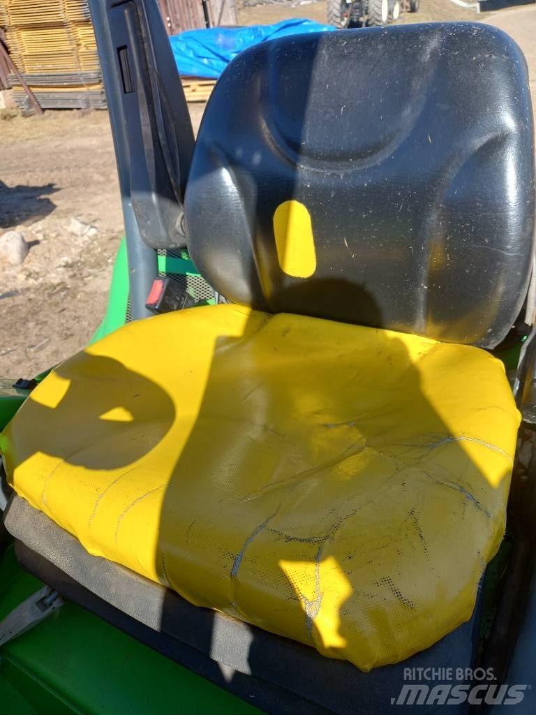 Avant 745 Mini Loader