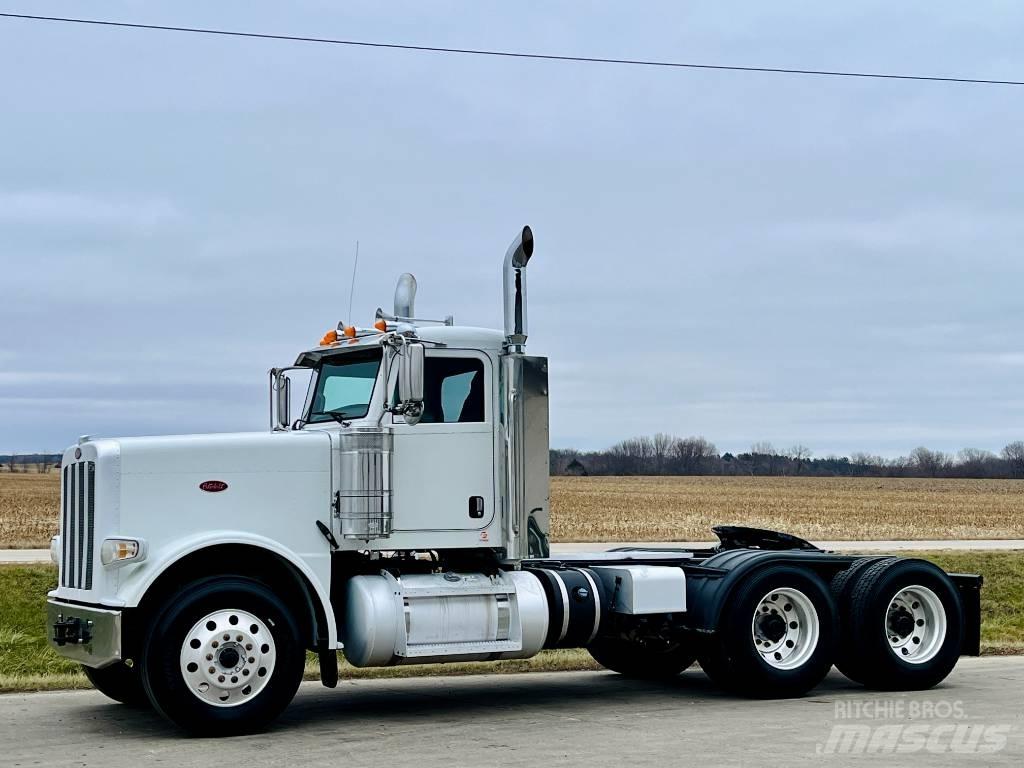 Peterbilt 389 Conventional Trucks / Tractor Trucks