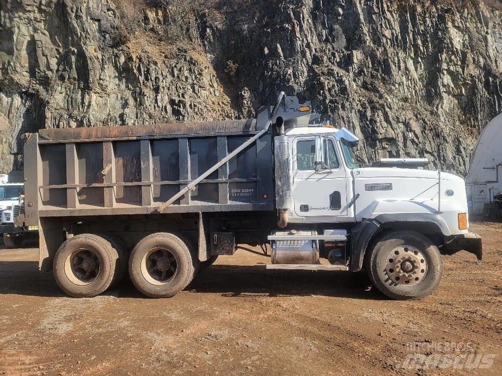 Mack CL 713 Dump Trucks