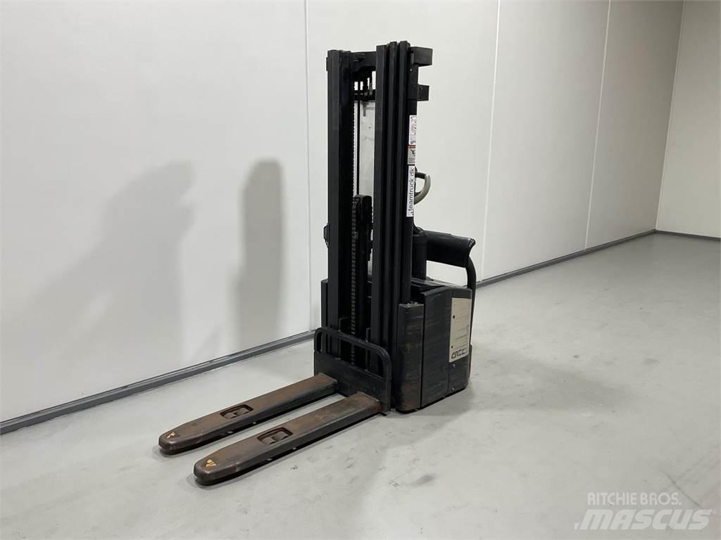 Crown WE2300S Self Propelled Stackers