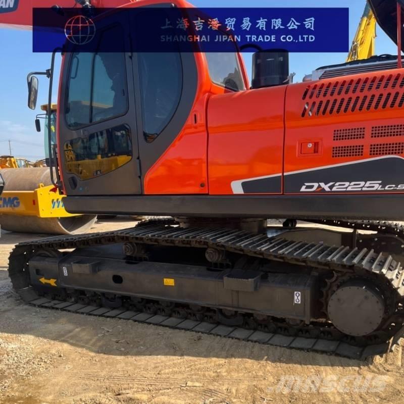 Doosan DX 225 Crawler excavators