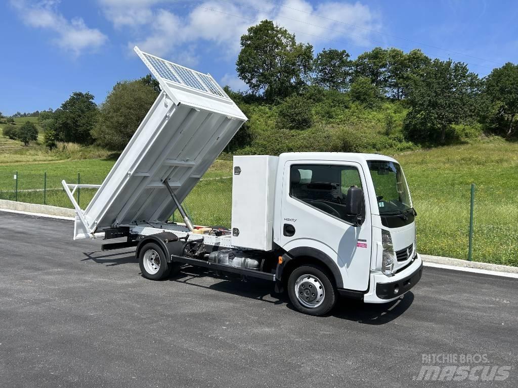 Renault Maxity Pickup Trucks