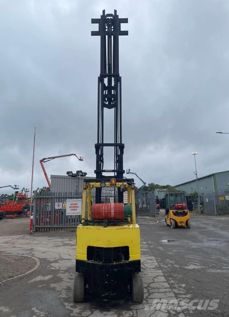 Hyster S 5.5 FT LPG trucks