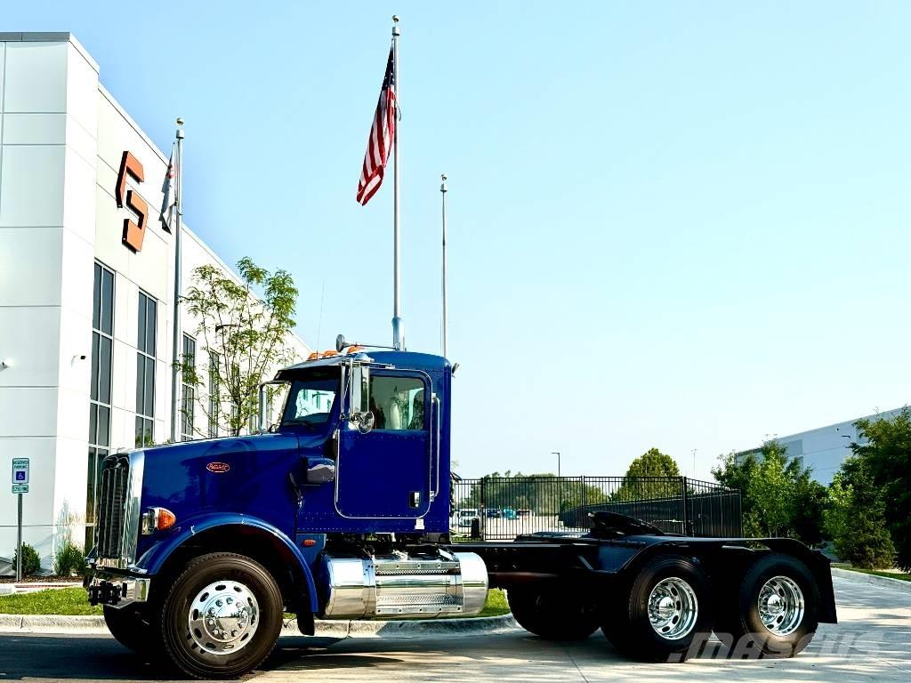 Peterbilt 365 Conventional Trucks / Tractor Trucks