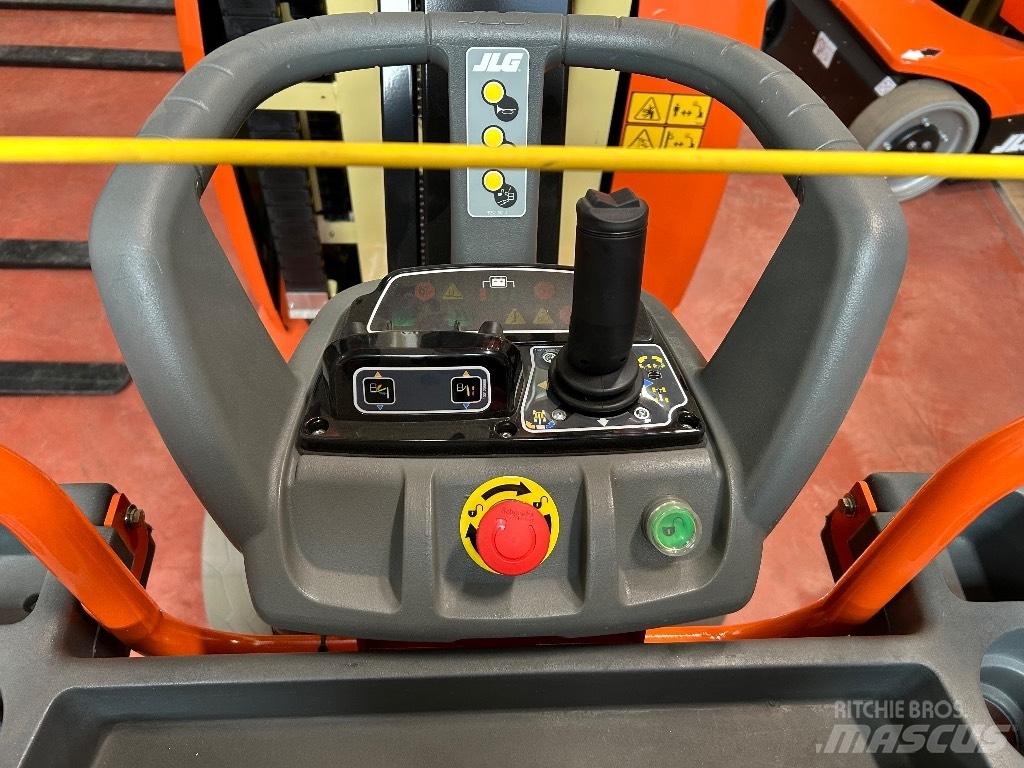 JLG Toucan 10 E-L Vertical mast lifts