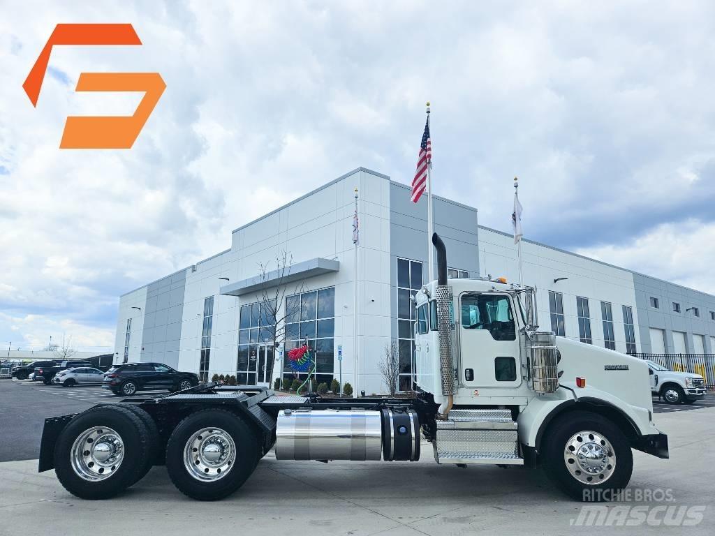 Kenworth T 800 Conventional Trucks / Tractor Trucks