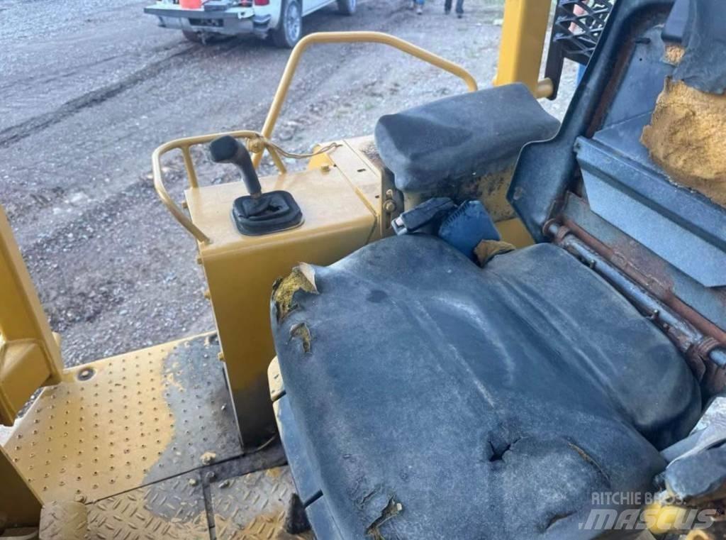 CAT D4C3 Crawler dozers