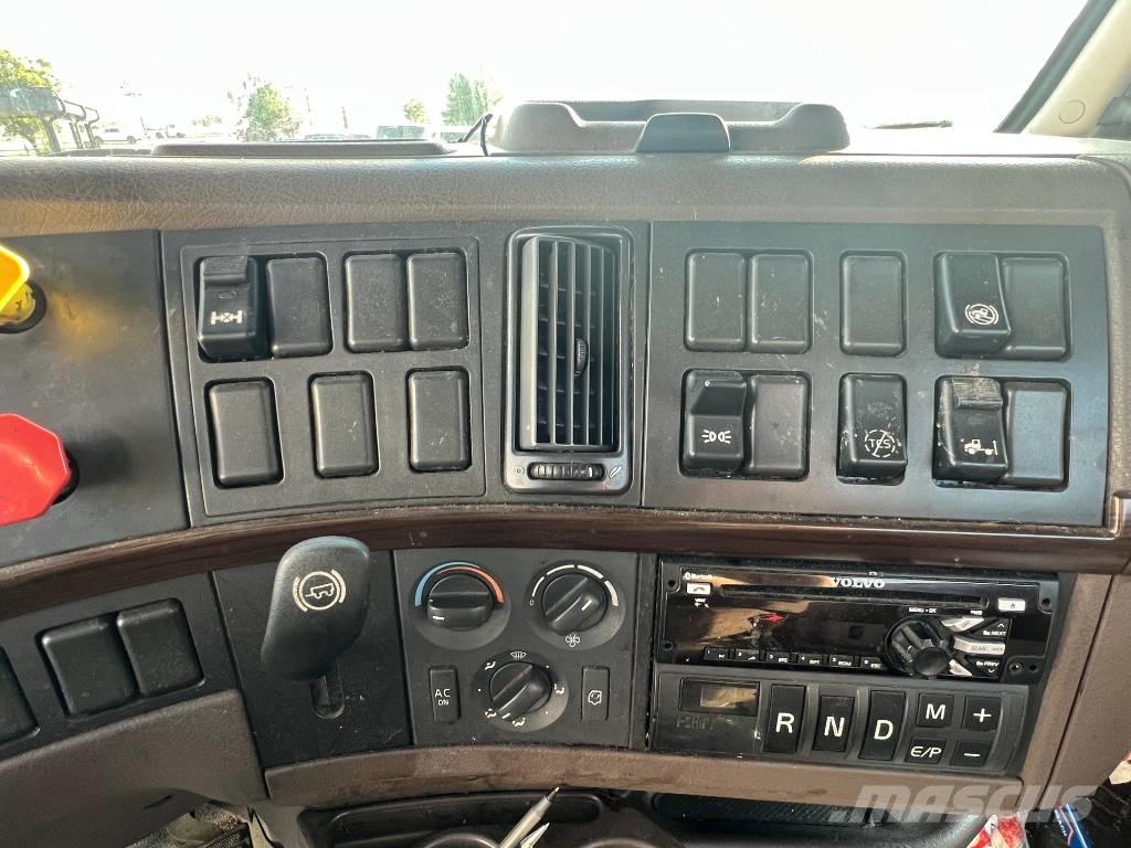 Volvo VNL 42 T300 Conventional Trucks / Tractor Trucks