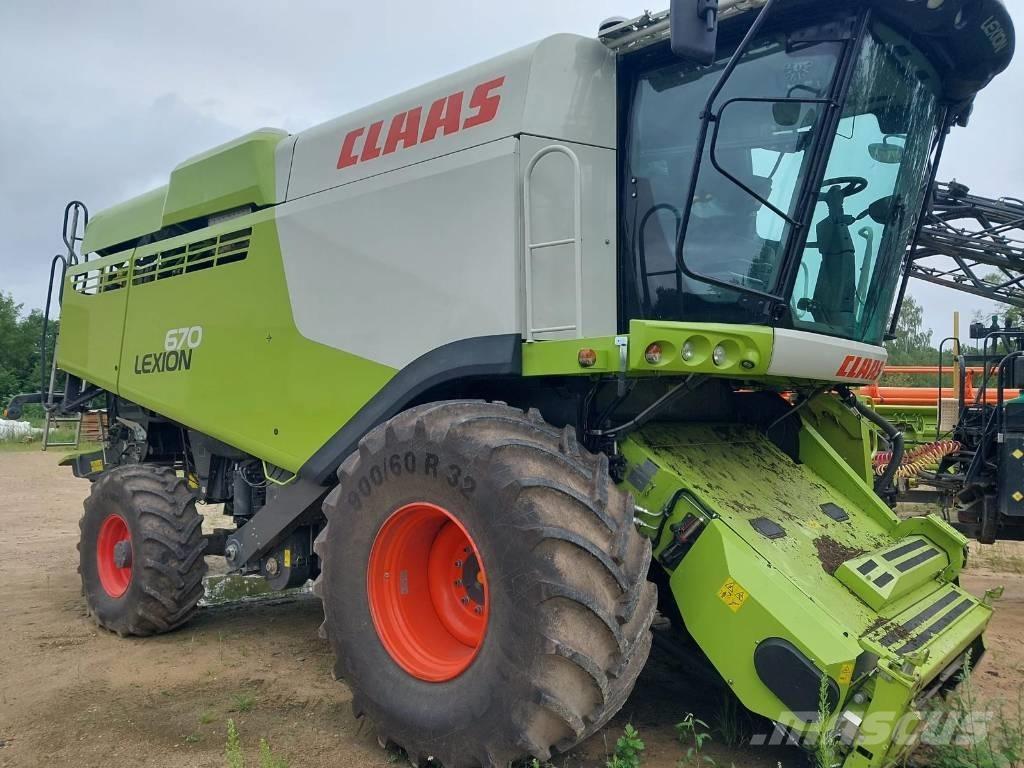 CLAAS Lexion 670 Combine Harvesters