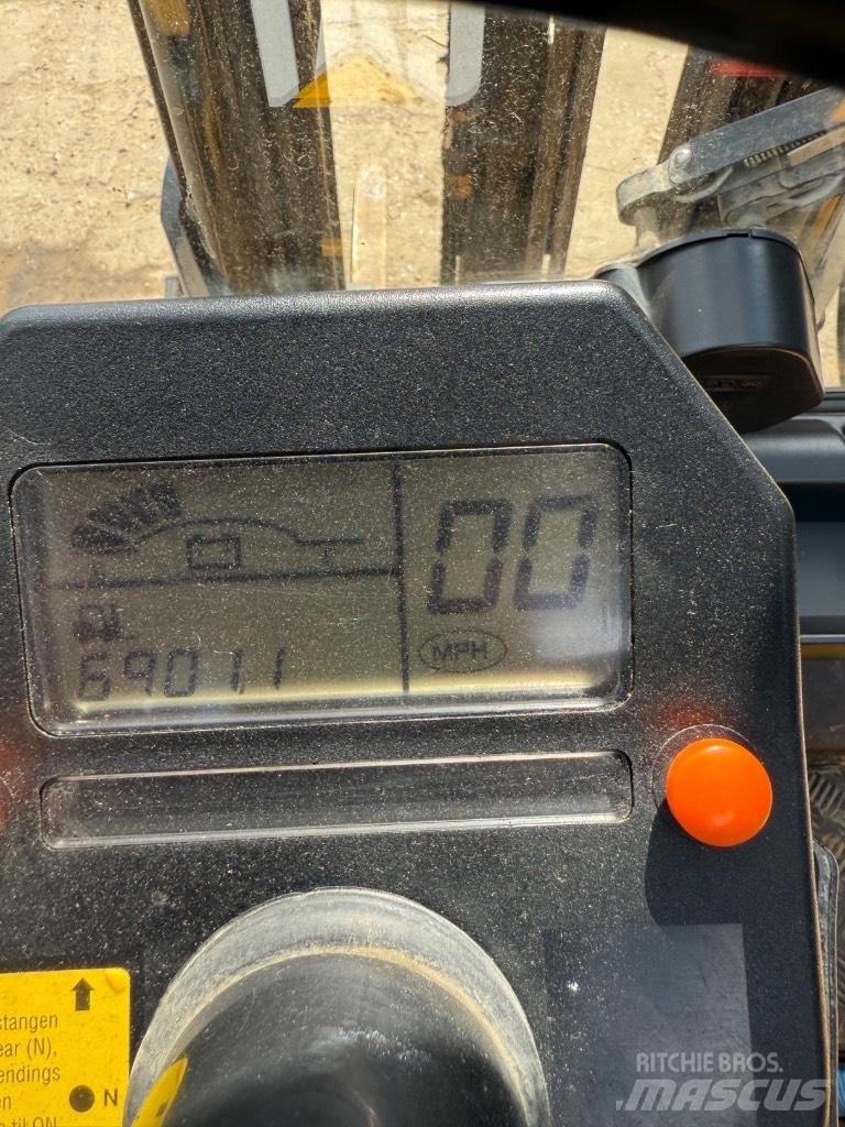 CAT EP 16 Electric Forklifts