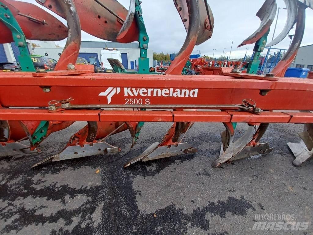 Kverneland 2500S Plows