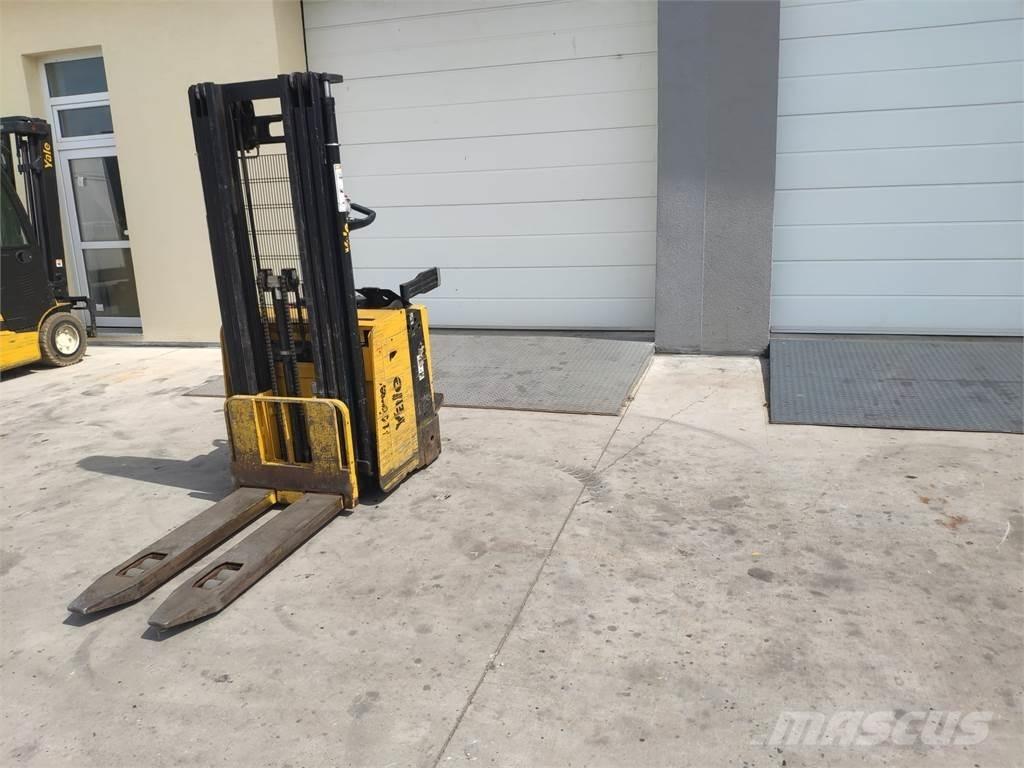 Yale MS15X IL Self Propelled Stackers