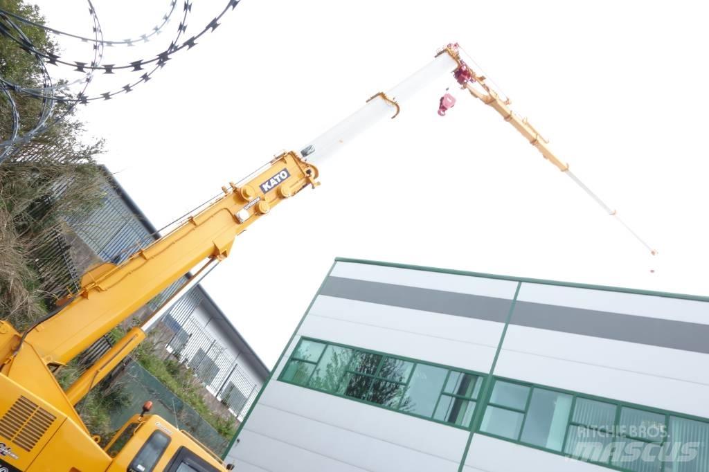 Kato CR-130Rv Mobile and all terrain cranes