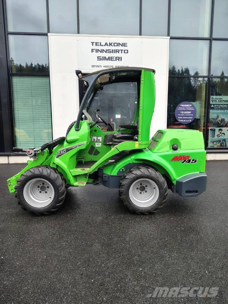 Avant 745 Mini Loader