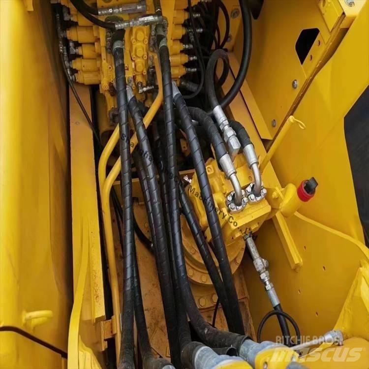 Komatsu 200-8 Crawler Excavators