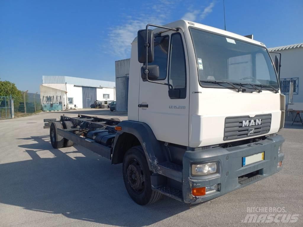MAN 15.225 Cab & Chassis Trucks