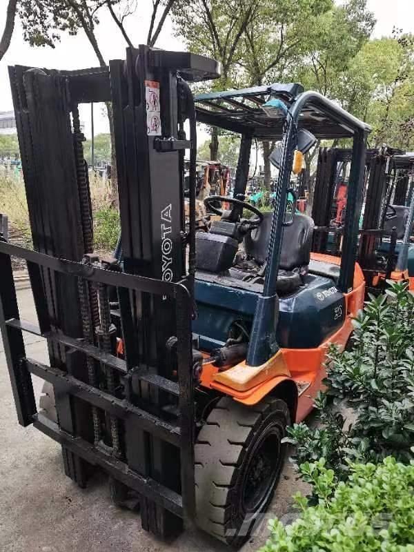 Toyota FD 30 Diesel trucks