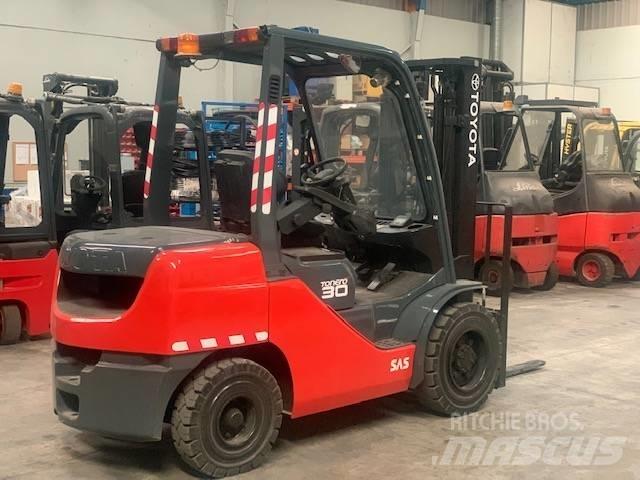Toyota 8 FD F 30 Diesel Forklifts