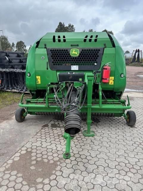 John Deere F 440 R Round Balers