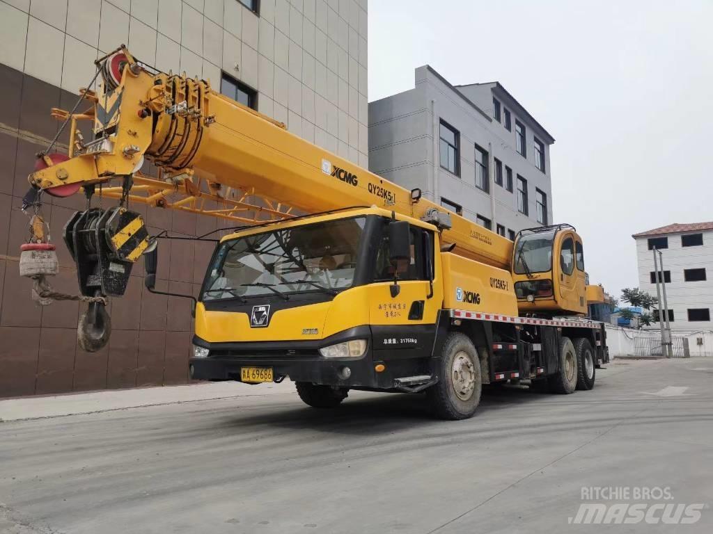 XCMG QY 25 K Mobile and all terrain cranes